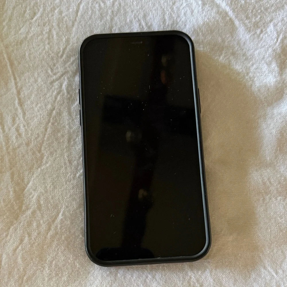 Apple iPhone 12 in Deep Blue